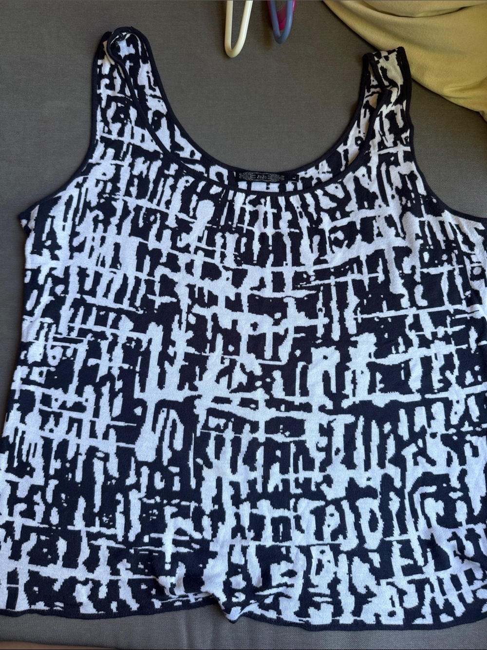 Black & White Abstract Print Tank Top - Women